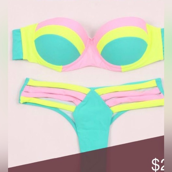 Bikinis - Picture 6 of 11